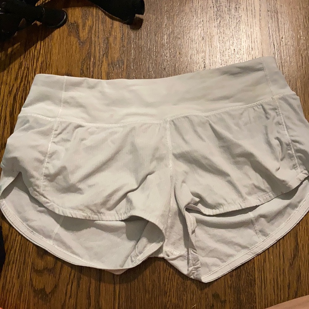 White Lululemon Speed Up 2.5 seam